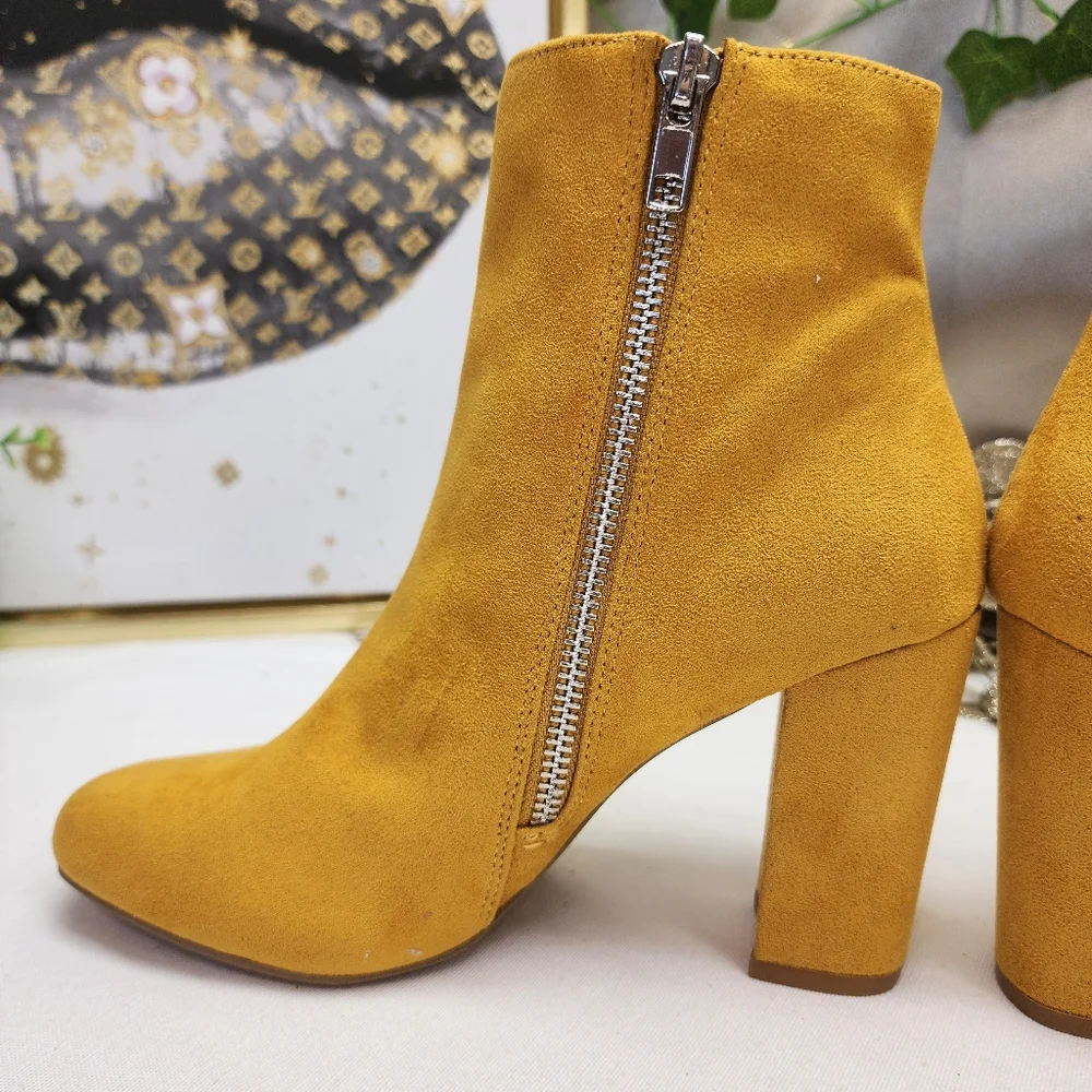 NWOB STEVE MADDEN PIXIE BOOTIE IN MUSTARD SZ 6